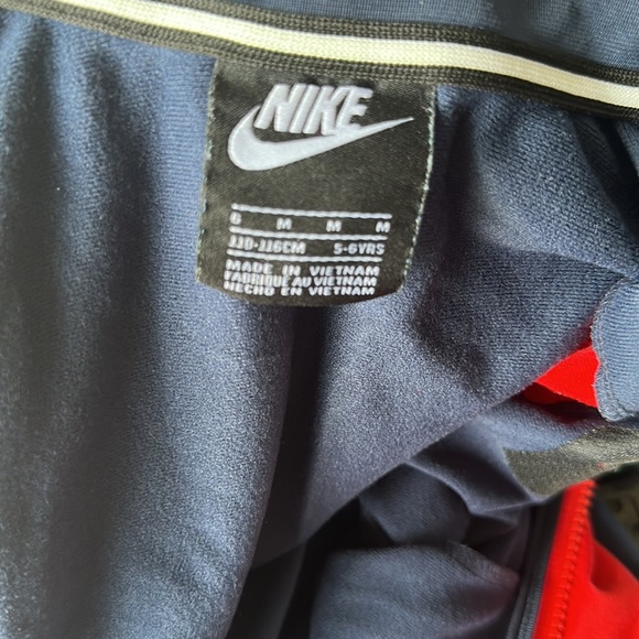 Boys NIKE jacket size 6 …..$30 - Picture 2 of 3